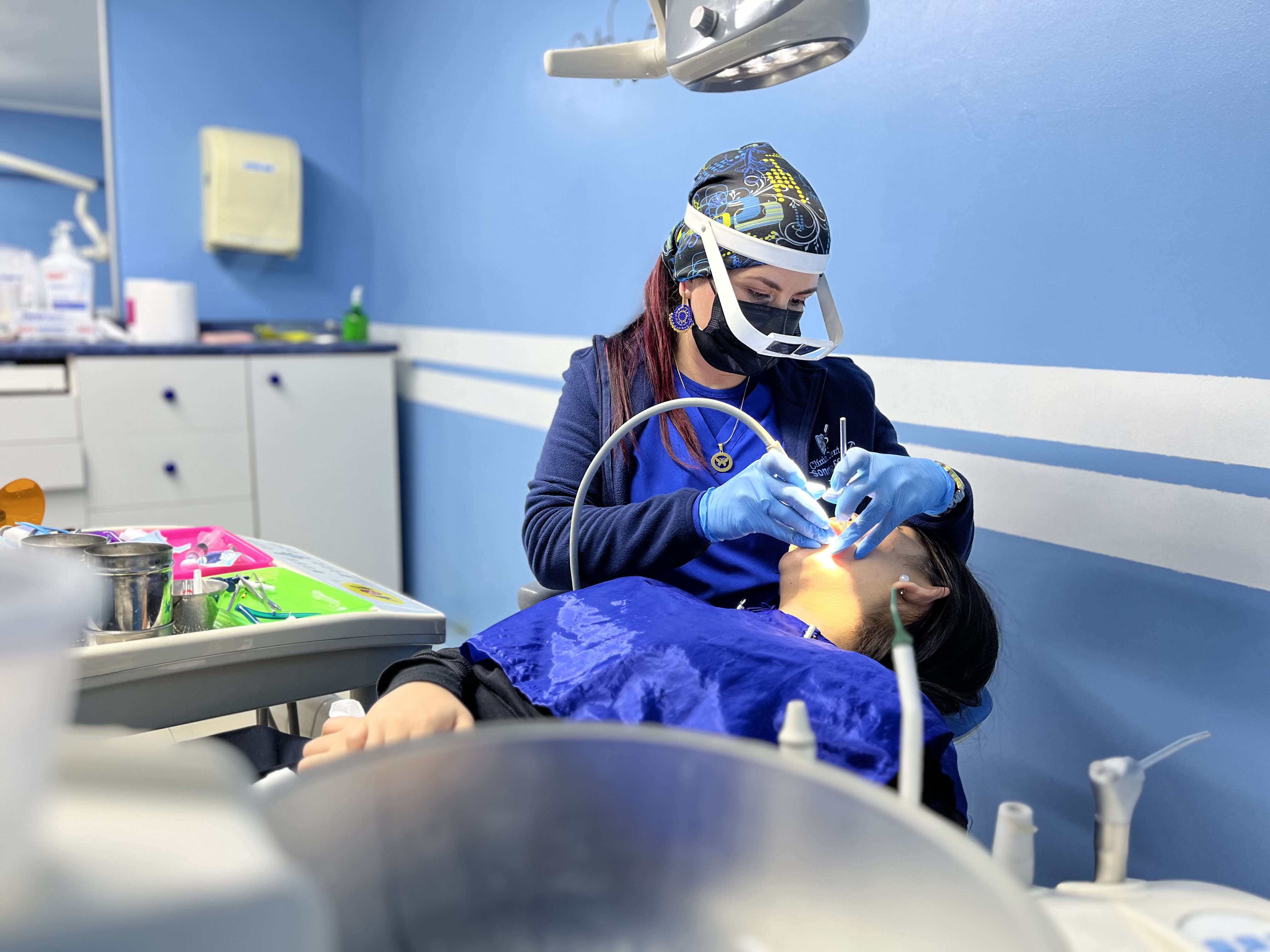 Instalaciones modernas y equipamiento tecnológico de Clínica Sonrisa Feliz